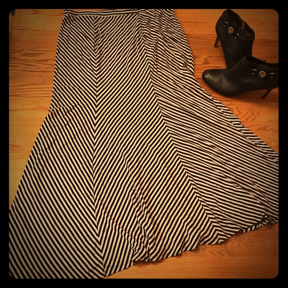 Elle Black Stripped Maxi Skirt